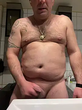 Snapshot of radoka chatting on 03.08.25 radoka online show from 03.08.25