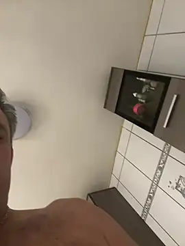 Snapshot of radoka chatting on 03.09.25 radoka online show from 03.09.25