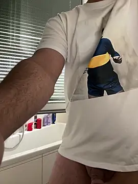 Snapshot of radoka chatting on 11.22.25 radoka online show from 11.22.25