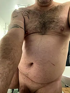 Snapshot of radoka chatting on 11.28.25 radoka online show from 11.28.25