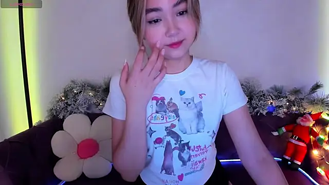 Snapshot of Fluffy_Rose chatting on 12.21.24 Fluffy Rose online show from 12.21.24