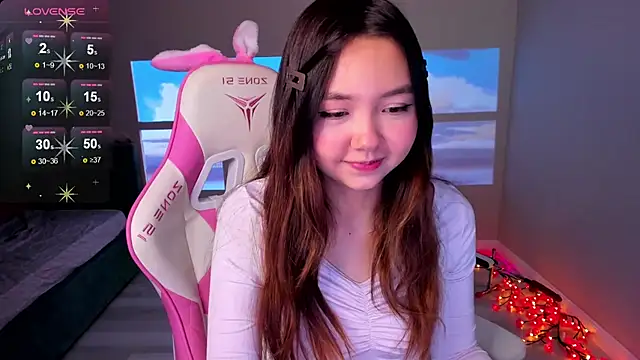 Fluffy Rose online show from 11.06.25