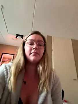 xX HotCouple Xx online show from 09.21.25