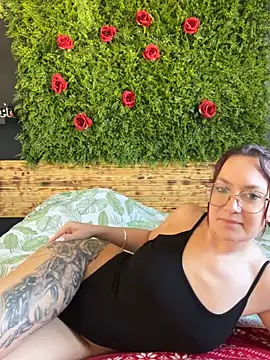 Snapshot of ladoucedu34 chatting on 10.26.25 ladoucedu34 online show from 10.26.25