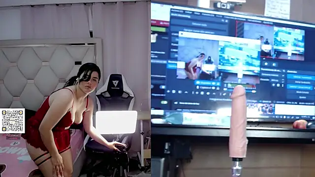 Snapshot of Tamaraa_wet chatting on 11.15.25 Tamaraa wet online show from 11.15.25