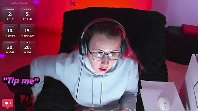 bonnie moon  online show from 10.25.25