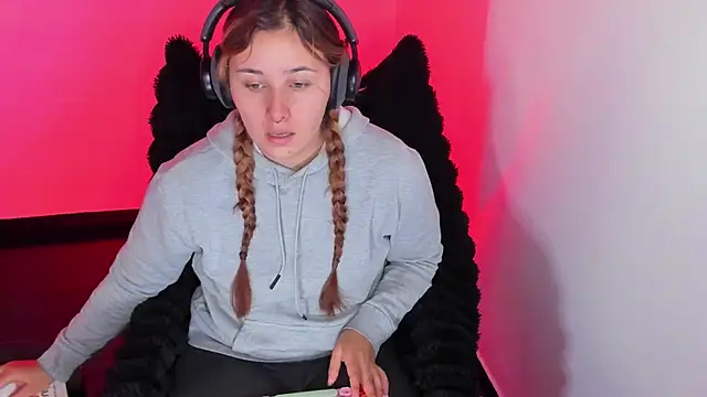 bonnie moon  online show from 01.31.26