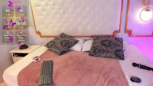 Paiige peach online show from 11.23.25