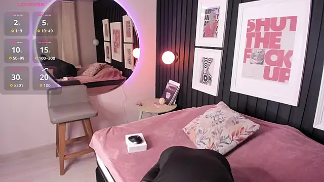 Kayla stern  online show from 11.06.25