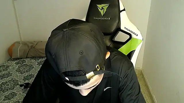 Snapshot of bby_santi chatting on 03.12.25 bby santi online show from 03.12.25