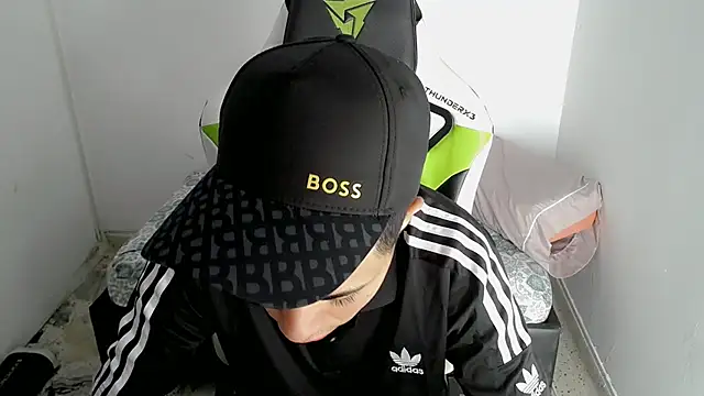 Snapshot of bby_santi chatting on 03.20.25 bby santi online show from 03.20.25