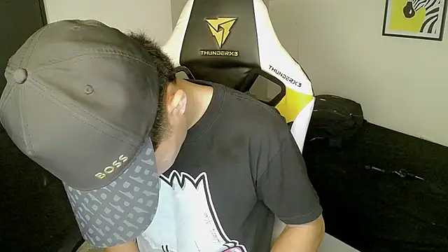 Snapshot of bby_santi chatting on 10.15.25 bby santi online show from 10.15.25