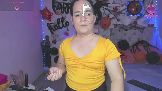 Snapshot of tania_lucia1 chatting on 10.28.25 tania lucia1 online show from 10.28.25