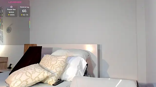 Snapshot of ClaraMariaMon chatting on 01.15.26 ClaraMariaMon online show from 01.15.26