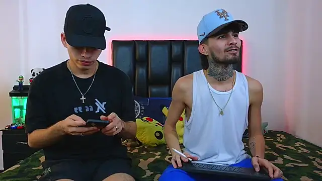 Snapshot of Brutal_Sex_Fucking chatting on 05.18.26 Brutal Sex Fucking online show from 05.18.26