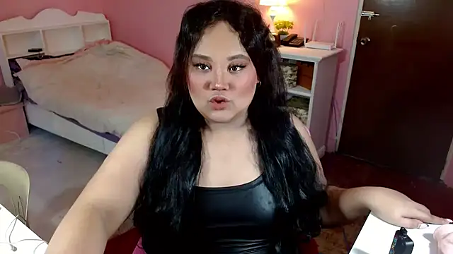 Snapshot of GiannaLopezSmith chatting on 09.22.25 GiannaLopezSmith online show from 09.22.25