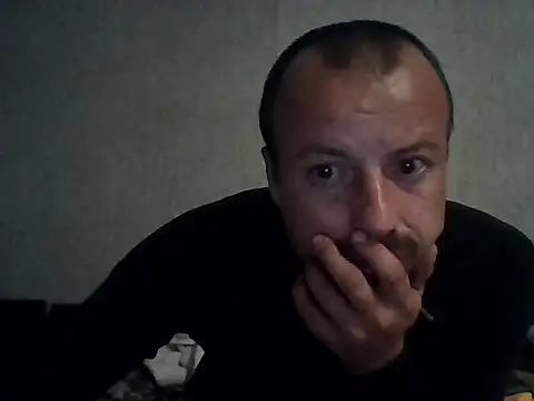 Snapshot of Nikolaiyy chatting on 12.04.25 Nikolaiyy online show from 12.04.25