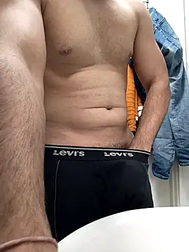 Snapshot of samcumms chatting on 03.01.25 samcumms online show from 03.01.25