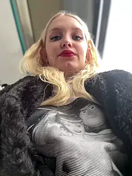 Snapshot of Milkyy_wway chatting on 01.22.25 Milkyy wway online show from 01.22.25