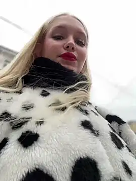 Snapshot of Milkyy_wway chatting on 01.31.25 Milkyy wway online show from 01.31.25