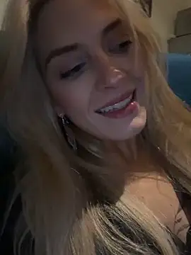 Snapshot of Lolitaxlola chatting on 03.16.25 Lolitaxlola online show from 03.16.25