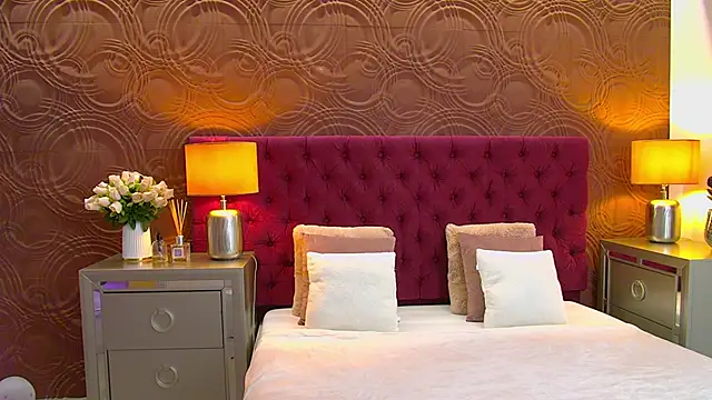 Snapshot of IrisMonn chatting on 11.18.25 IrisMonn online show from 11.18.25