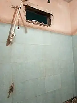 Roysitobebe  online show from 10.25.25