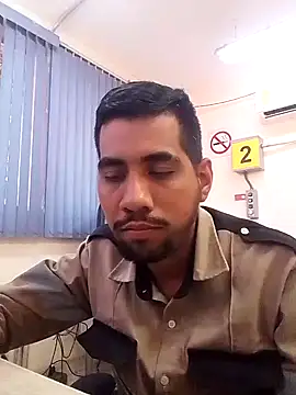 Snapshot of EnriquePersian197 chatting on 12.30.24 EnriquePersian197 online show from 12.30.24