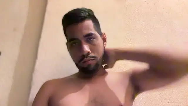 Snapshot of EnriquePersian197 chatting on 12.31.24 EnriquePersian197 online show from 12.31.24