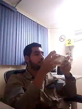 Snapshot of EnriquePersian197 chatting on 01.11.25 EnriquePersian197 online show from 01.11.25