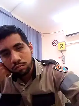 Snapshot of EnriquePersian197 chatting on 01.13.25 EnriquePersian197 online show from 01.13.25