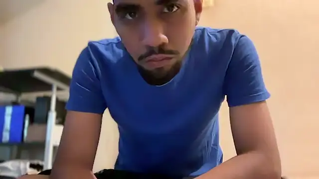 Snapshot of EnriquePersian197 chatting on 01.15.25 EnriquePersian197 online show from 01.15.25