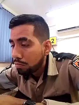 Snapshot of EnriquePersian197 chatting on 01.16.25 EnriquePersian197 online show from 01.16.25