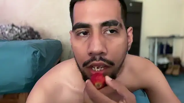 Snapshot of EnriquePersian197 chatting on 01.19.25 EnriquePersian197 online show from 01.19.25