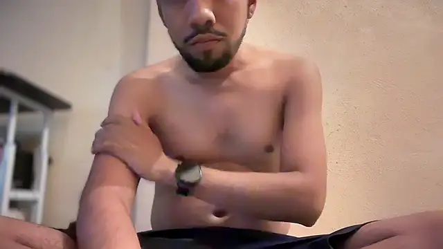 Snapshot of EnriquePersian197 chatting on 01.24.25 EnriquePersian197 online show from 01.24.25