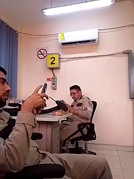 Snapshot of EnriquePersian197 chatting on 01.27.25 EnriquePersian197 online show from 01.27.25