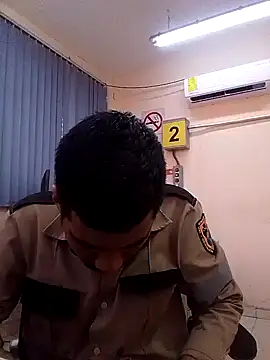 Snapshot of EnriquePersian197 chatting on 01.27.25 EnriquePersian197 online show from 01.27.25