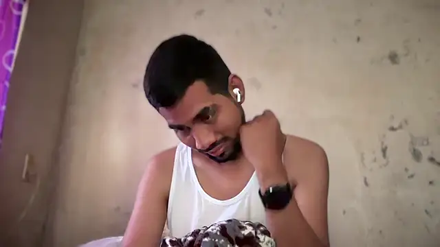 Snapshot of EnriquePersian197 chatting on 01.28.25 EnriquePersian197 online show from 01.28.25