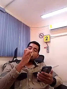 Snapshot of EnriquePersian197 chatting on 02.06.25 EnriquePersian197 online show from 02.06.25