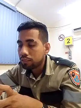 Snapshot of EnriquePersian197 chatting on 02.15.25 EnriquePersian197 online show from 02.15.25