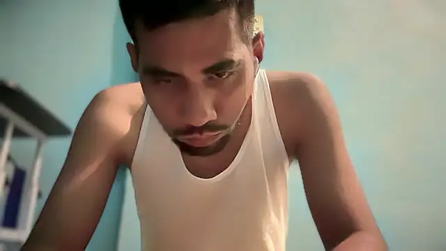 Snapshot of EnriquePersian197 chatting on 02.18.25 EnriquePersian197 online show from 02.18.25