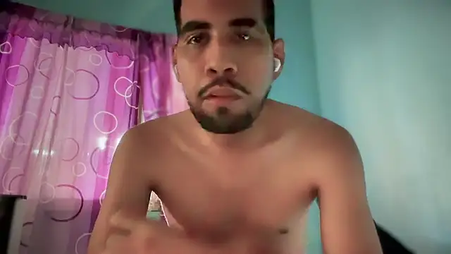 Snapshot of EnriquePersian197 chatting on 02.18.25 EnriquePersian197 online show from 02.18.25