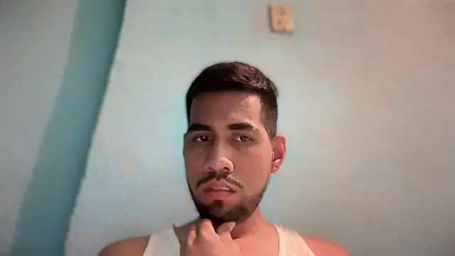 Snapshot of EnriquePersian197 chatting on 02.19.25 EnriquePersian197 online show from 02.19.25