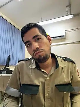 Snapshot of EnriquePersian197 chatting on 03.05.25 EnriquePersian197 online show from 03.05.25