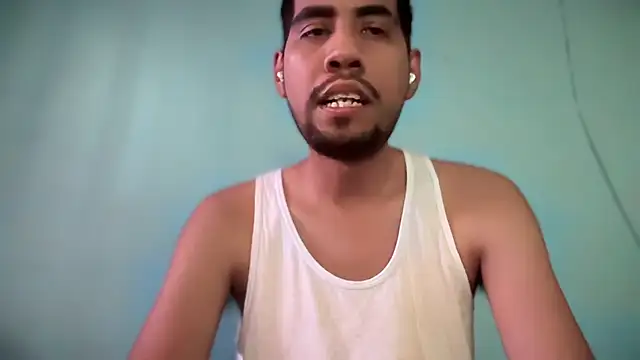 Snapshot of EnriquePersian197 chatting on 03.05.25 EnriquePersian197 online show from 03.05.25