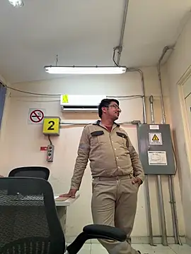 Snapshot of EnriquePersian197 chatting on 03.08.25 EnriquePersian197 online show from 03.08.25