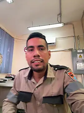 Snapshot of EnriquePersian197 chatting on 03.10.25 EnriquePersian197 online show from 03.10.25