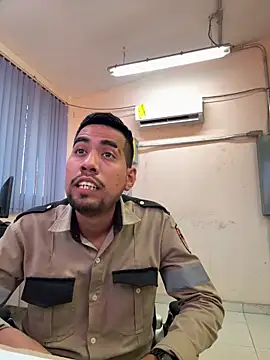 Snapshot of EnriquePersian197 chatting on 03.10.25 EnriquePersian197 online show from 03.10.25