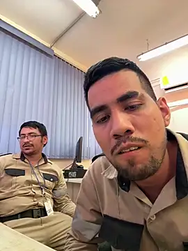 Snapshot of EnriquePersian197 chatting on 03.10.25 EnriquePersian197 online show from 03.10.25