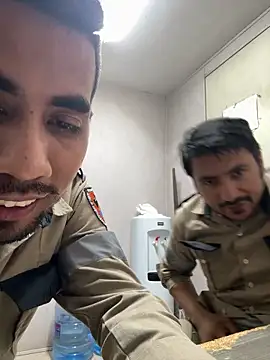 Snapshot of EnriquePersian197 chatting on 03.12.25 EnriquePersian197 online show from 03.12.25